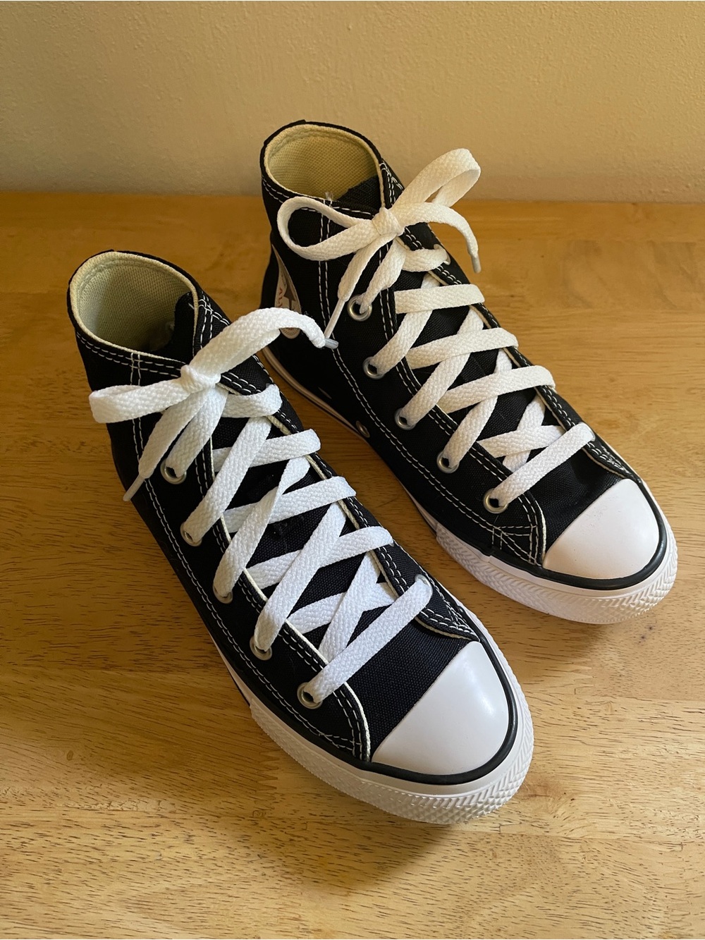Converse Chuck Taylor Black High-Top Canvas Sneakers Youth Size 1